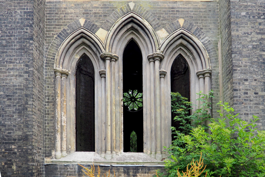 Hidden chapel in Abney Park Cemetery